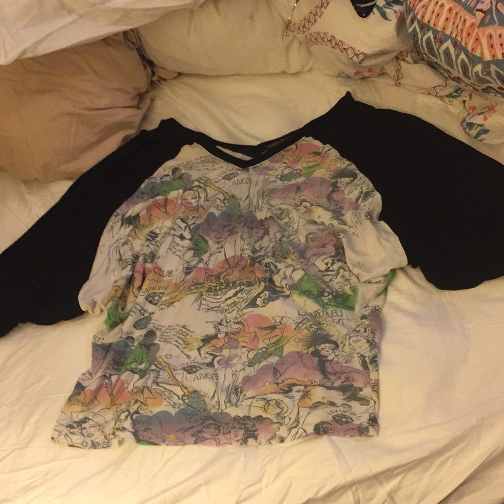 Artsy doleman double v-neck tee.